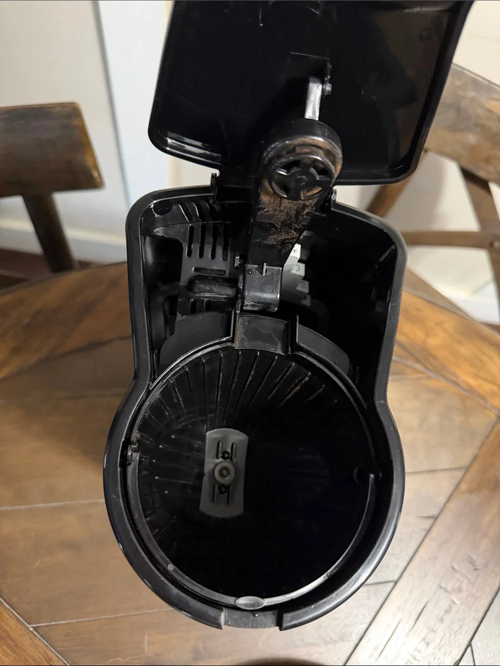 Cuisinart Black & Stainless Steel Single-Serve Coffee Maker. 5 cup